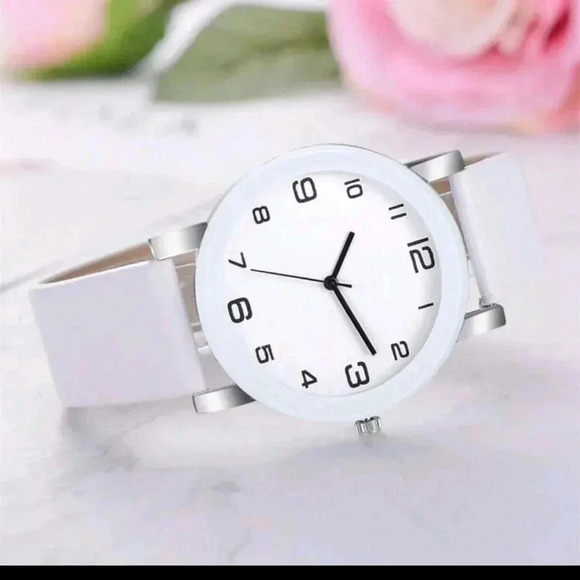 NWT..FASHION QRTZ WATCH..PEARL WHITE..HYPOALLERGENIC - Picture 4 of 4